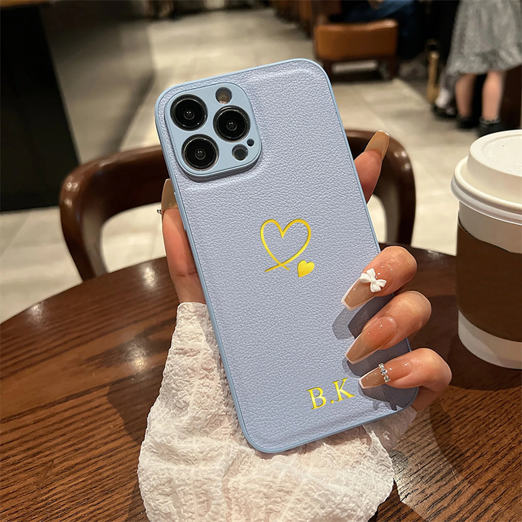 حافظة جلدية بحروف على شكل قلب ❤️📱✨