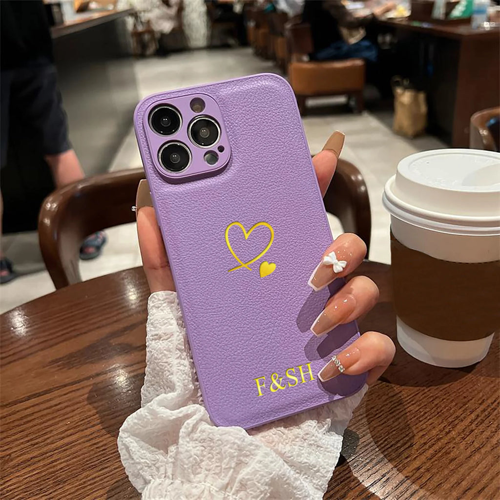 حافظة جلدية بحروف على شكل قلب ❤️📱✨